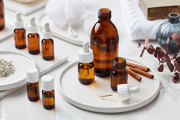 Small bottles of liquid drops representing our private label liquid drops supplement manufacturing.